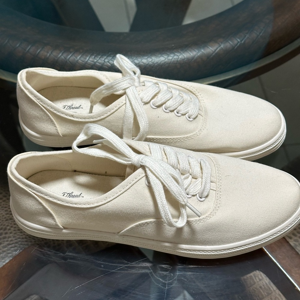 Universal Thread Women's Shoe Size 7 Off-White Canvas Lace Up Sneaker Never Worn - Picture 4 of 7